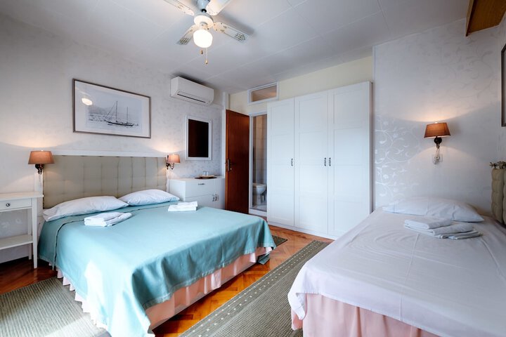 Room 7 of 48