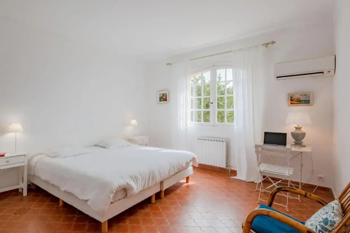 Room 4 of 15