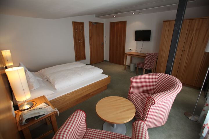 Room 42 of 90