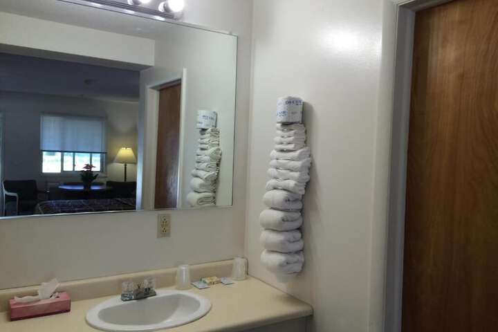 Economy Double Room (3 of 4)