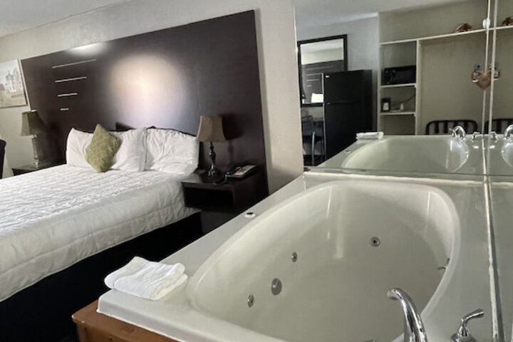 1 King Bed (1 of 30)