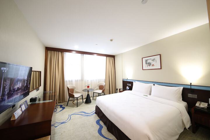 Room 3 of 32