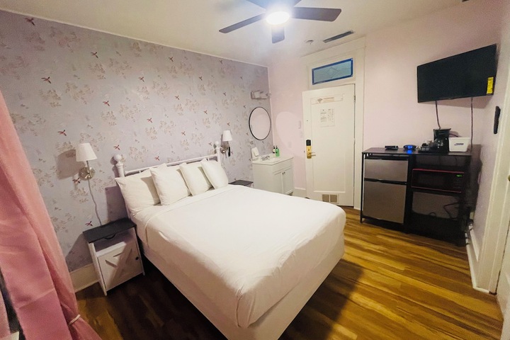 Room 15 of 68