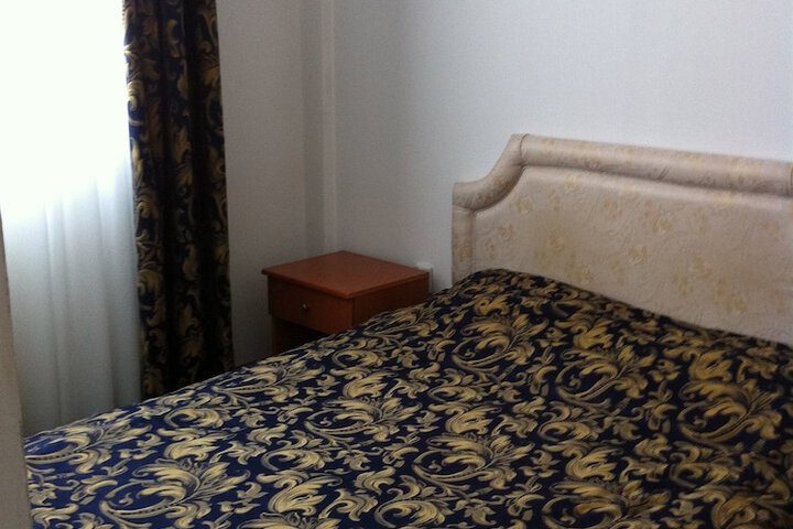 Room 4 of 40