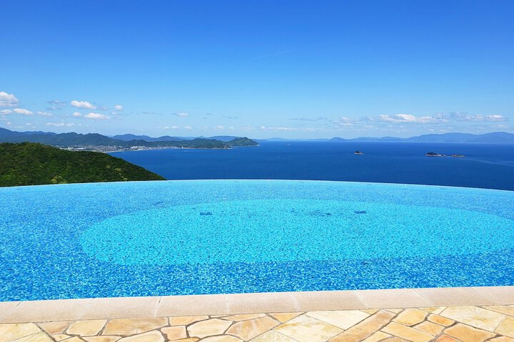 Hotel Pool