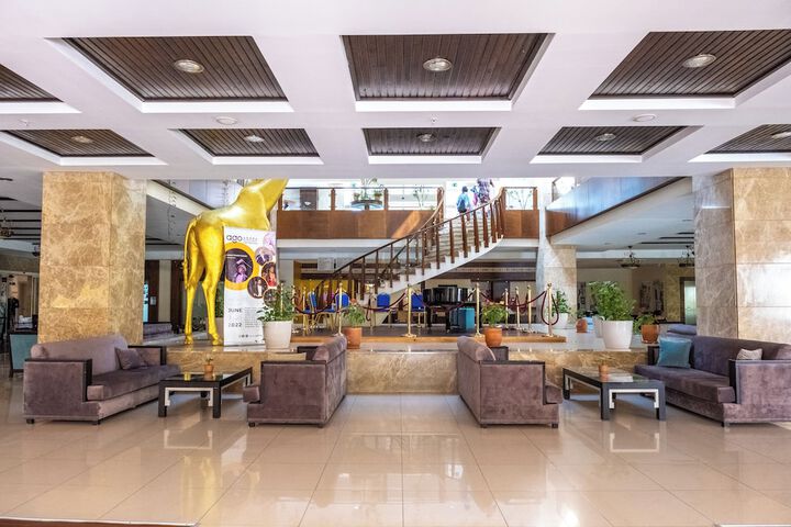 Entrance & Lobby