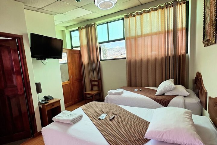 Room 6 of 17