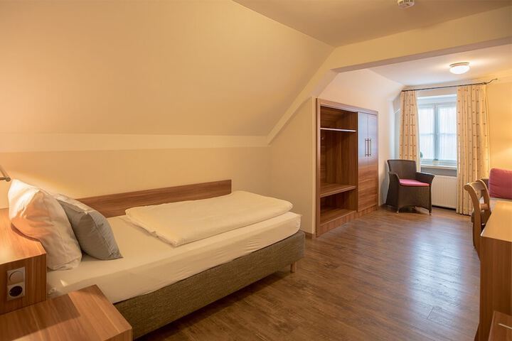 Room 35 of 111