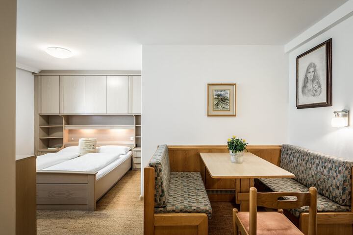 Room 4 of 71