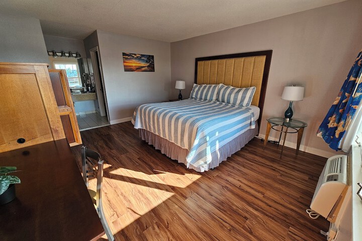 Deluxe King Bed (16 of 22)