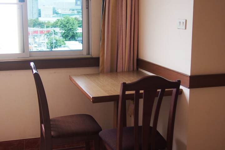 Room 13 of 20
