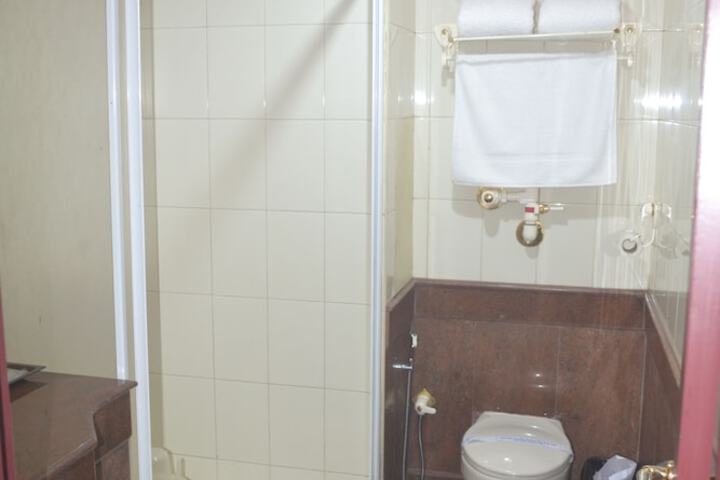 Room 15 of 33