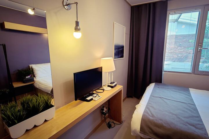 Room 10 of 84