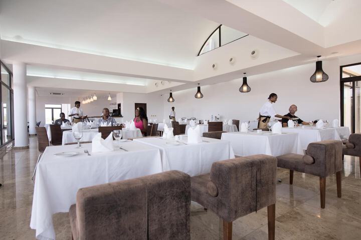 Dining 24 of 36