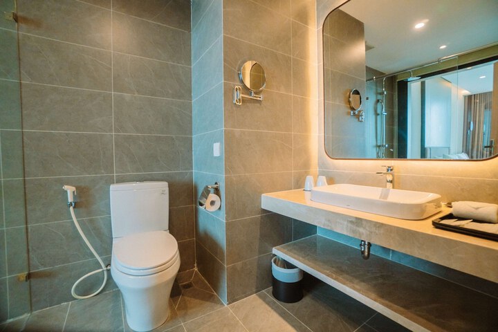 Room 15 of 28