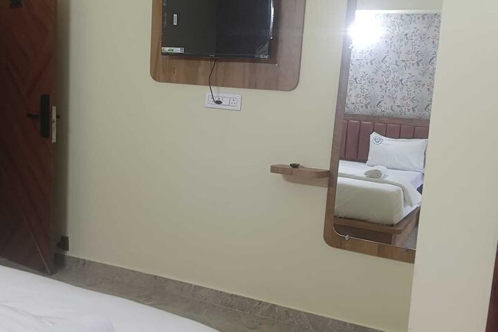 Room 10 of 15