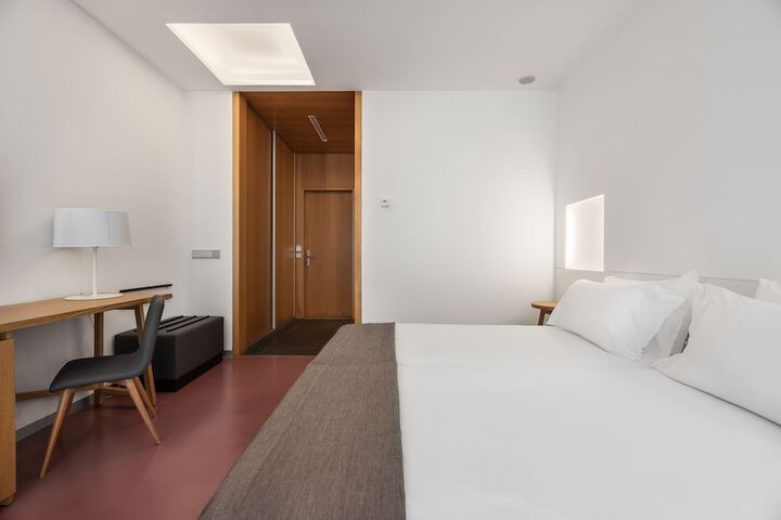 Room 9 of 30