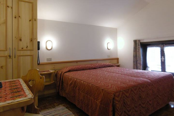 Room 30 of 63