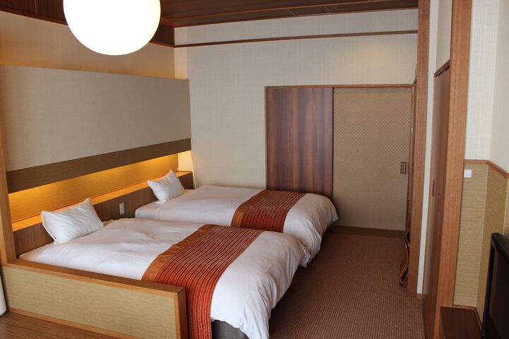 Room 8 of 40