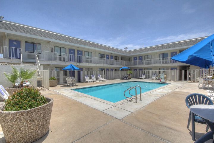 Hotel Pool