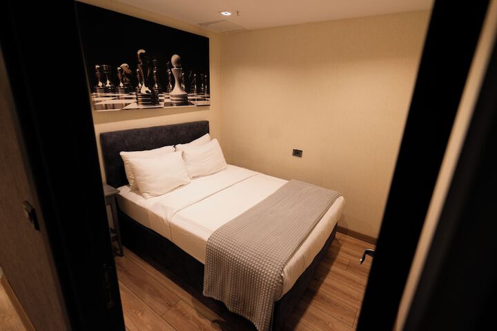 Room 53 of 149