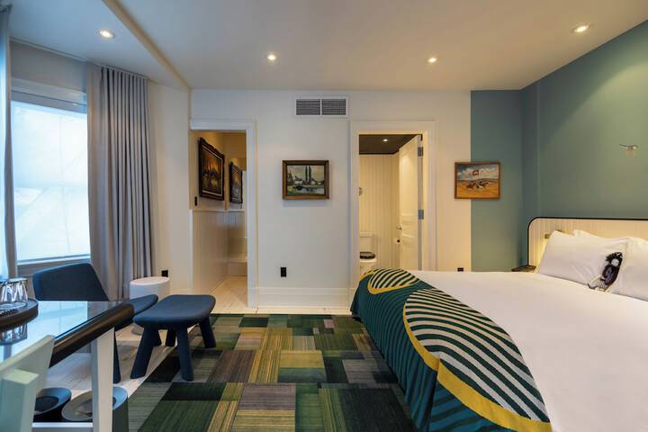 Room 33 of 52