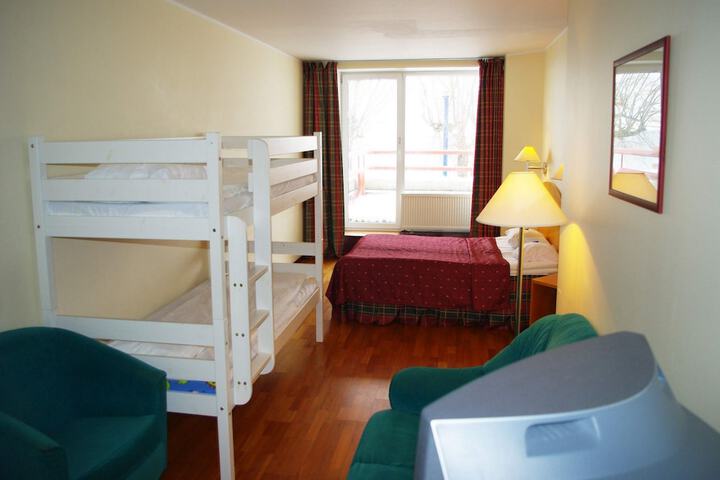 Room 6 of 83