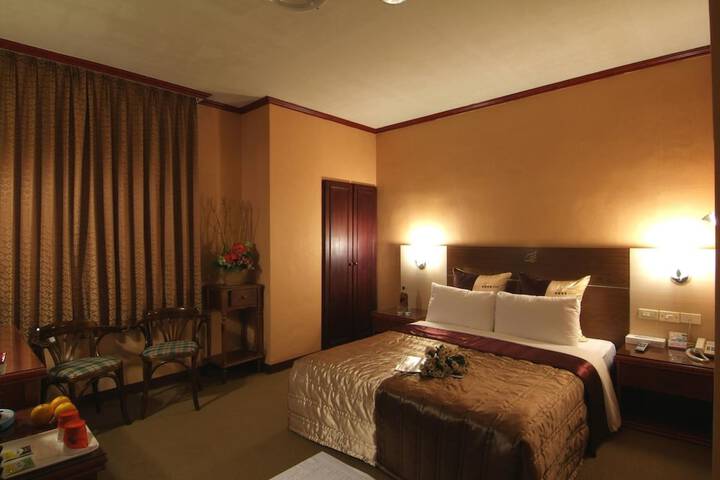 Room 8 of 27