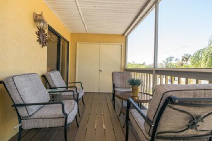 Terrace/Patio 4 of 36