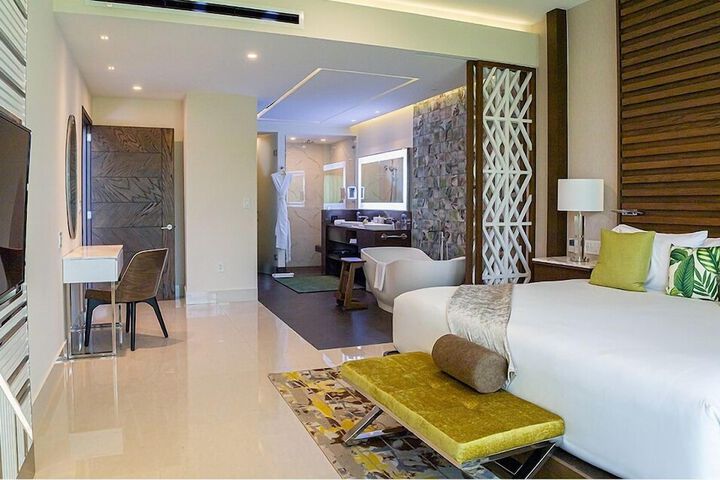Room 15 of 40