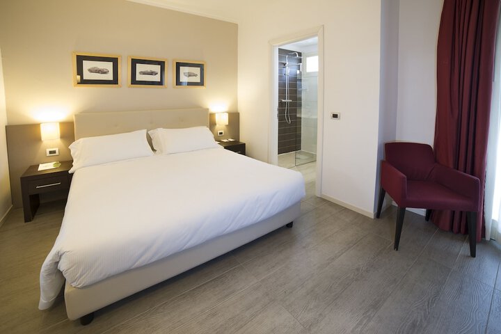 Room 47 of 100