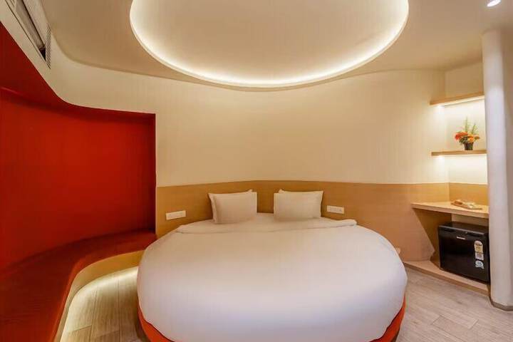 Room 7 of 25