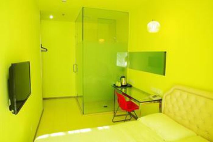 Room 4 of 38