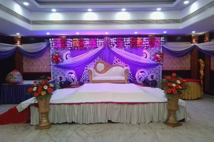 Ballroom/Hall 35 of 39