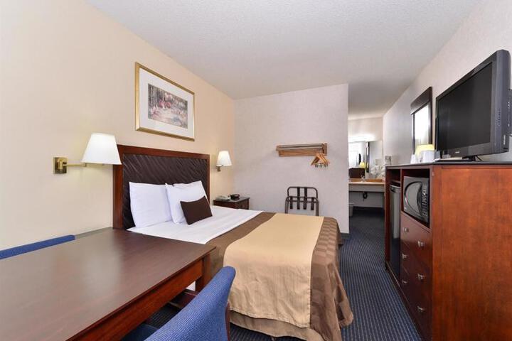 Hotel Suite Photo