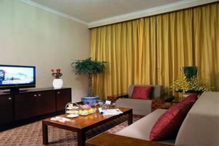 Room 28 of 143