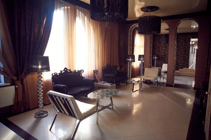 Lounge 39 of 51