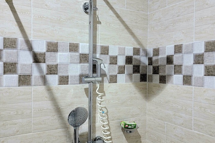 Room 9 of 12