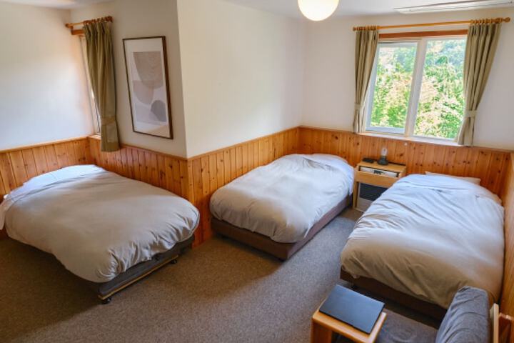 Room 27 of 92