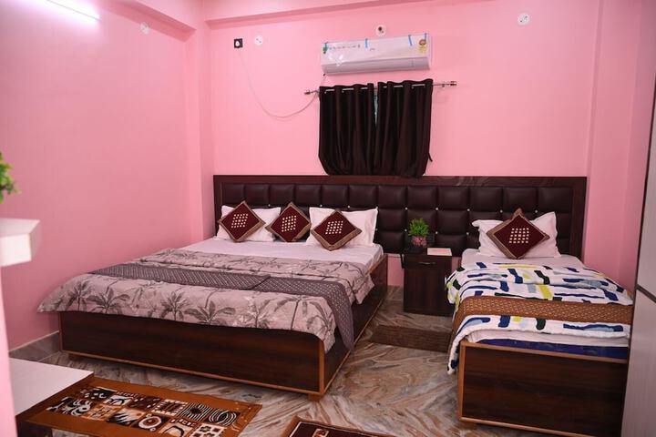 Room 4 of 17