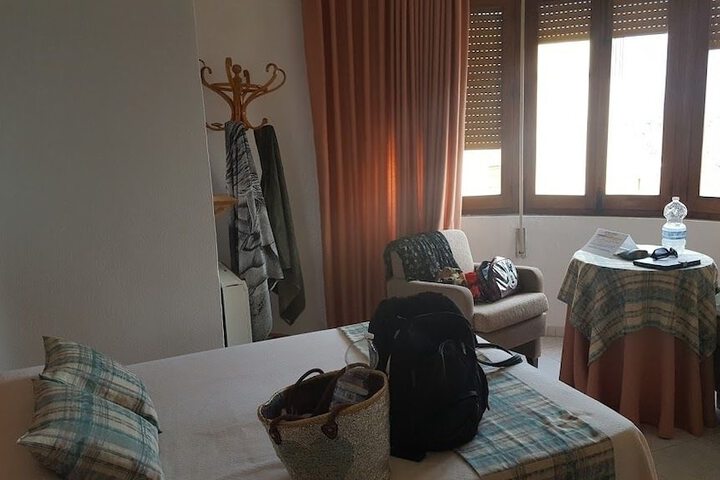 Room 10 of 38