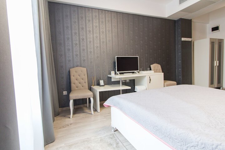 Room 10 of 136