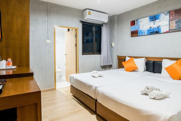 Room 6 of 30