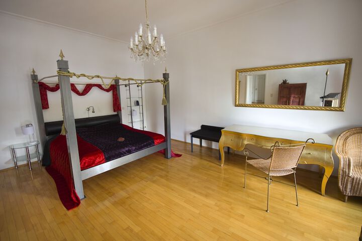 Room 9 of 50