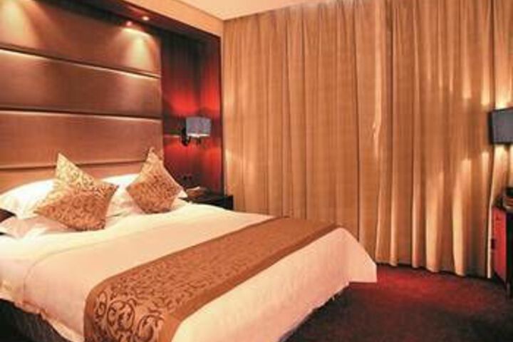 Room 5 of 9