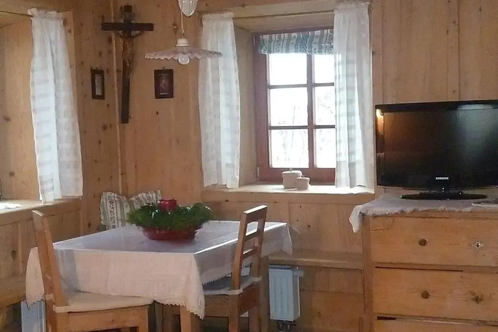 Room 2 of 18