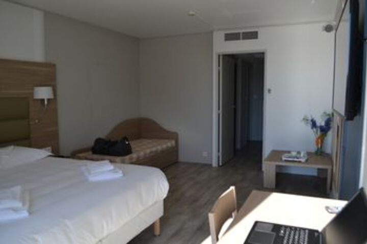 Room 11 of 25