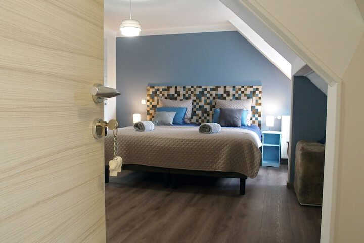 Room 3 of 116