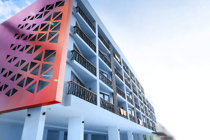Hotel 58 of 100