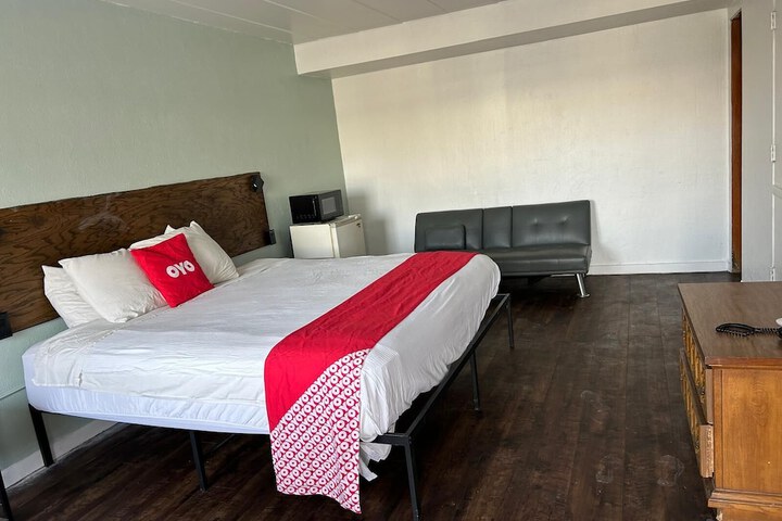 1 King Bed (14 of 20)